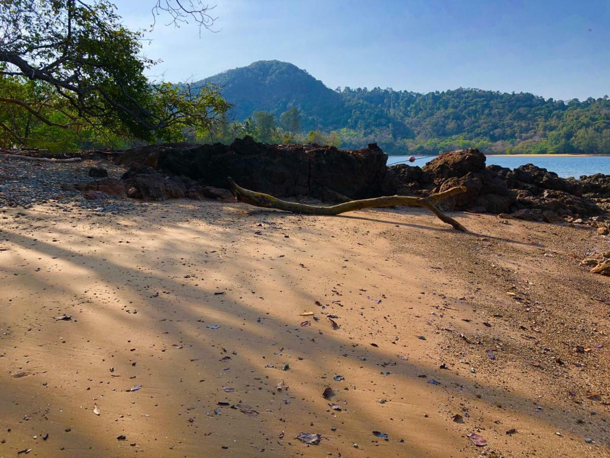 Reggae Island Private Island Hotel Koh Phayam Exterior foto